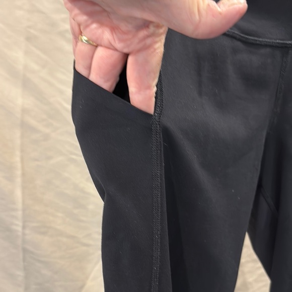 Lululemon Athletica Black Form-Fitting Cropped Leggings - Picture 3 of 6